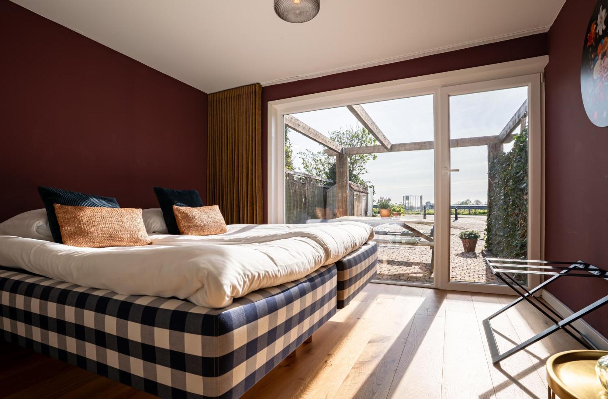 Maas Suites Ланакен Екстериор снимка
