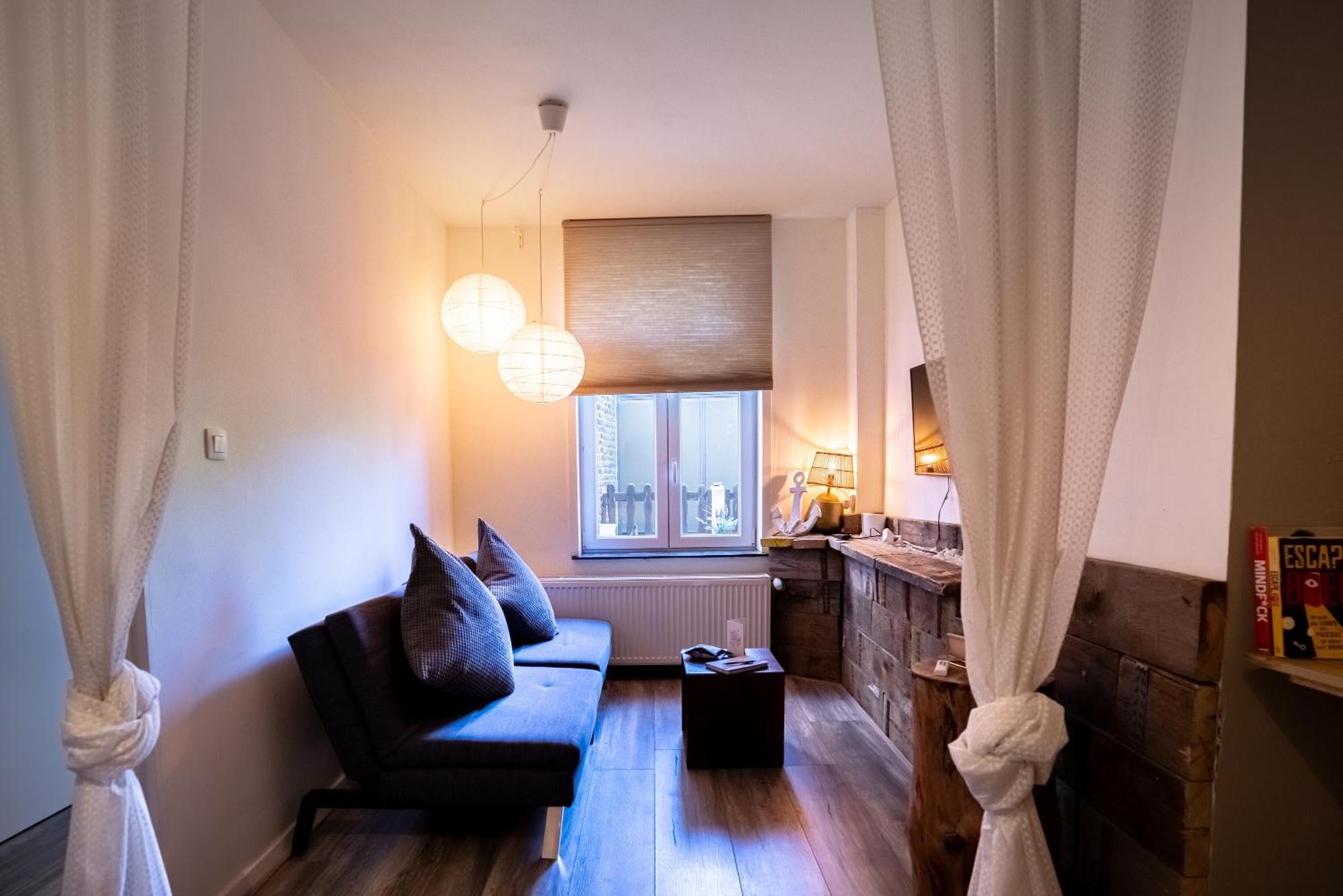 Maas Suites Ланакен Екстериор снимка