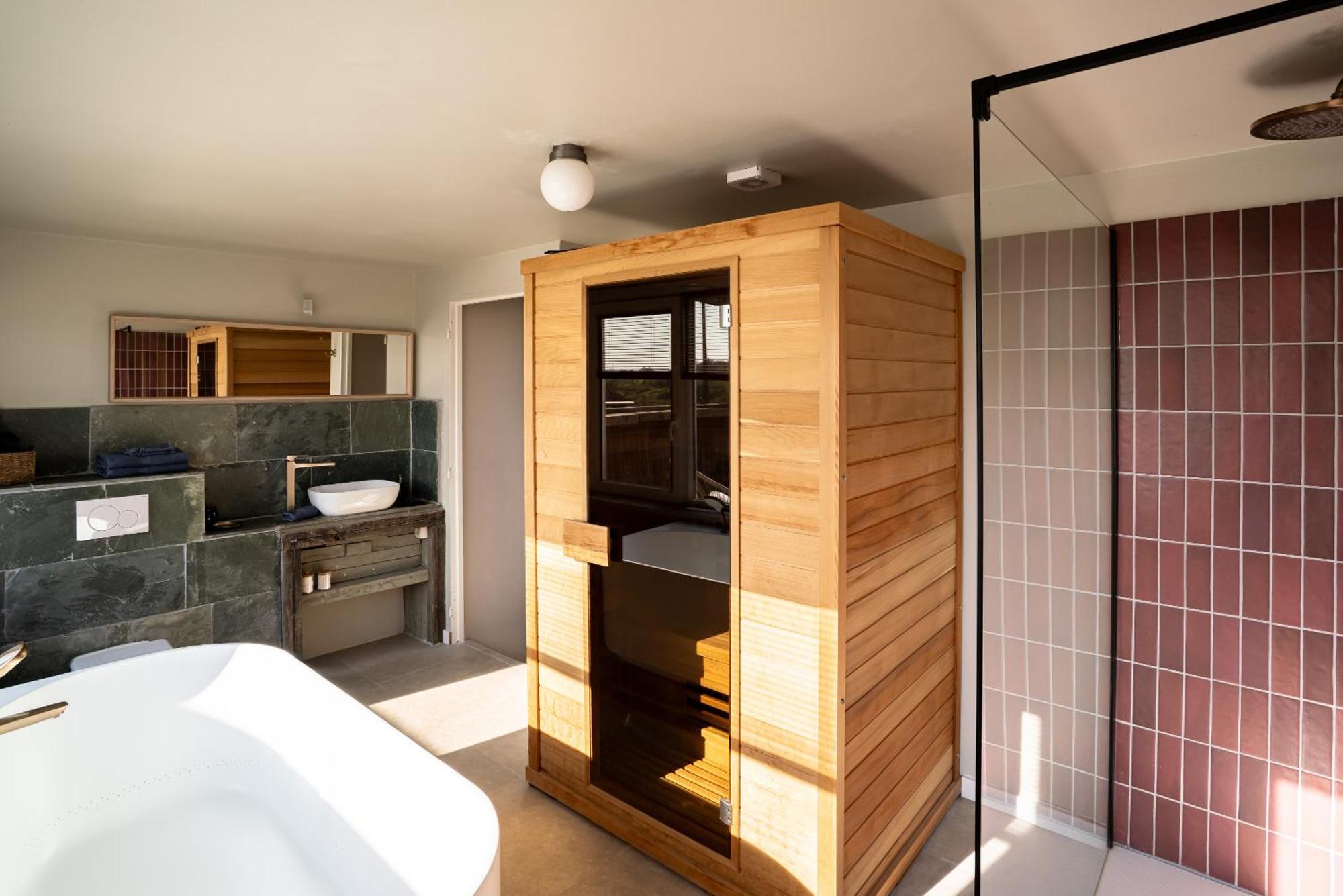 Maas Suites Ланакен Екстериор снимка